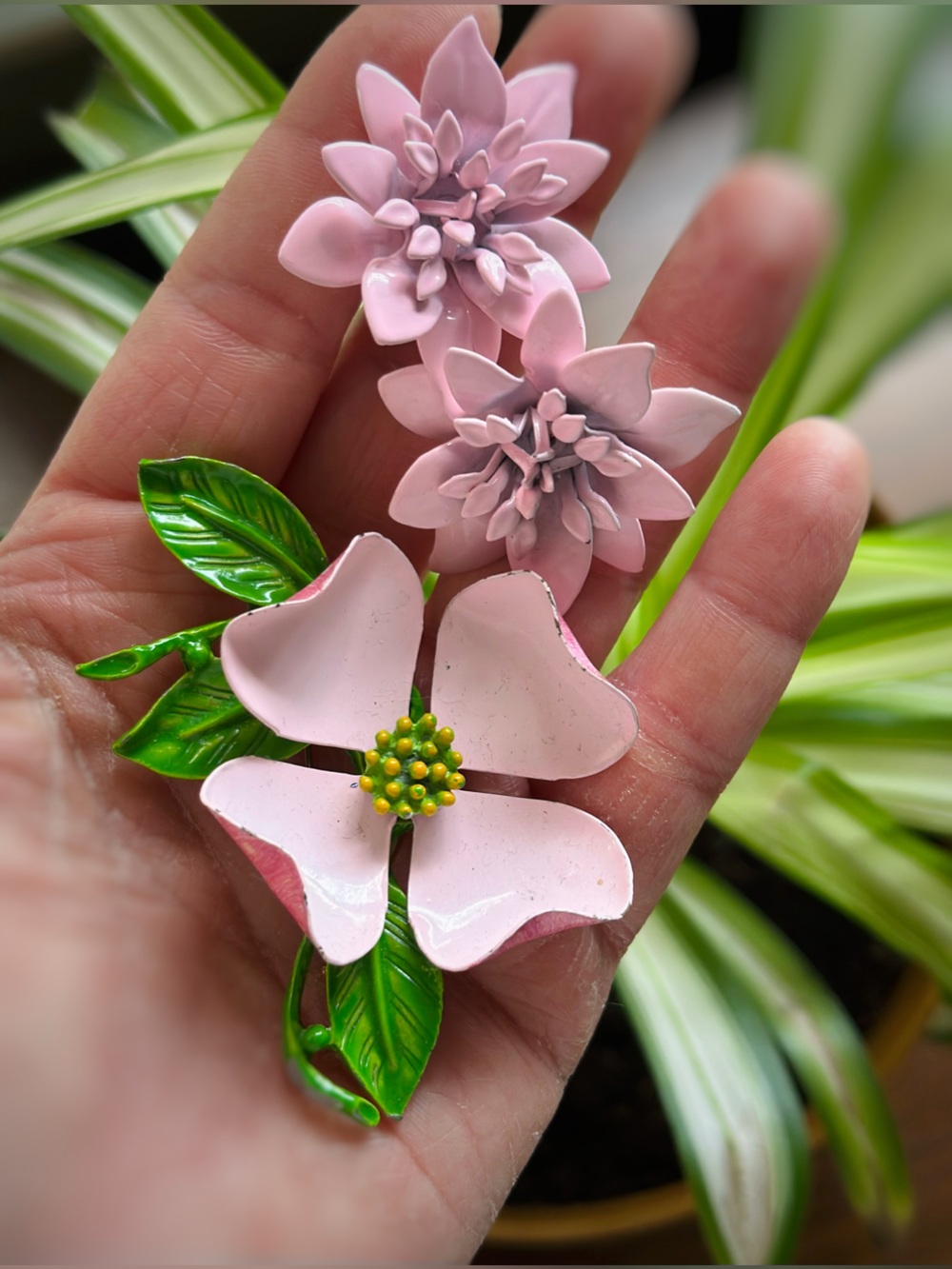 Vintage 60s pink petal enamel flower jewelry